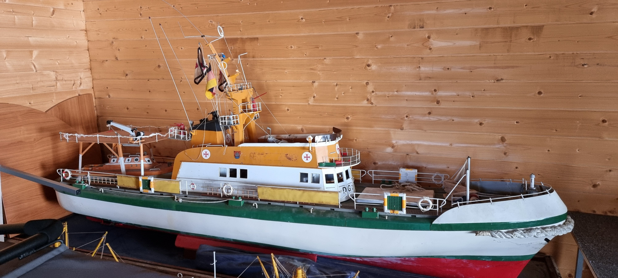 3,94 m lang, ist in der Werft und wird neu Aufgebaut